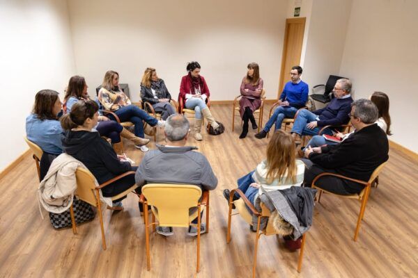 Reunión de trabajadores discutiendo sobre el ERE en Salamanca