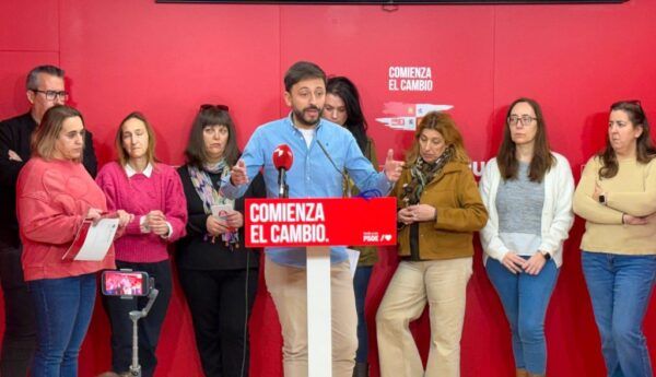 Representantes de Majorel en Salamanca durante una protesta contra el ERE.
