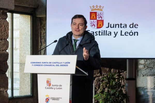 Alfonso Fernández Mañueco hablando sobre educación en Castilla y León