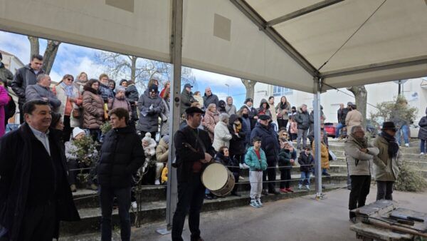 Multitud de personas disfrutando de la Matanza de Carnaval en Guijuelo