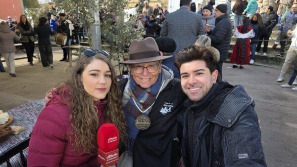 Celebración de la Matanza de Carnaval en Guijuelo con personas sonriendo