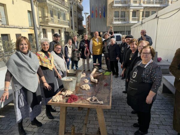 Grupo de personas en la Fiesta del Mondongo en Guijuelo