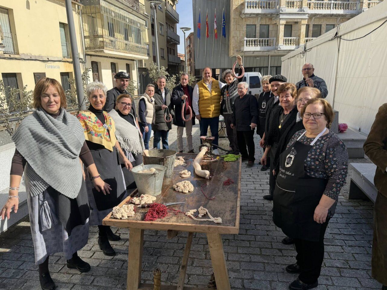 Grupo de personas en la Fiesta del Mondongo en Guijuelo