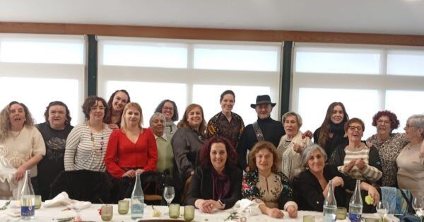 Grupo de mujeres celebrando Las Águedas en Moriscos