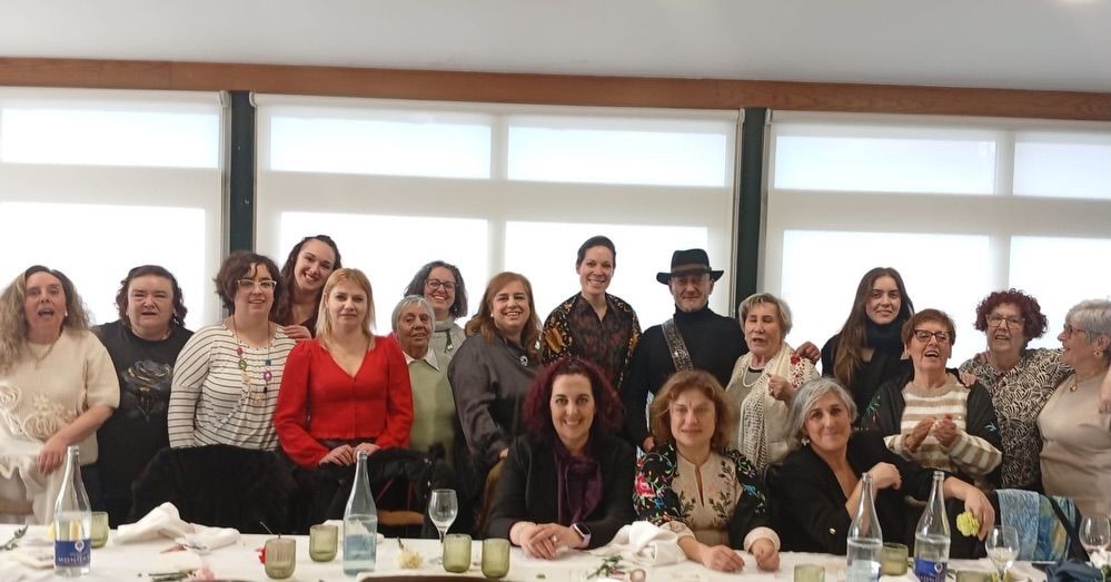 Grupo de mujeres celebrando Las Águedas en Moriscos