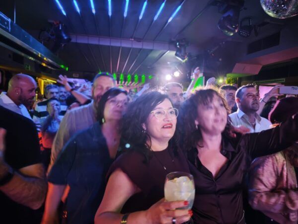Público disfrutando del concierto en Music Factory Salamanca