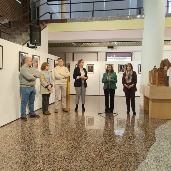 Inauguración de la IX exposición de fotografías de Semana Santa en Peñaranda
