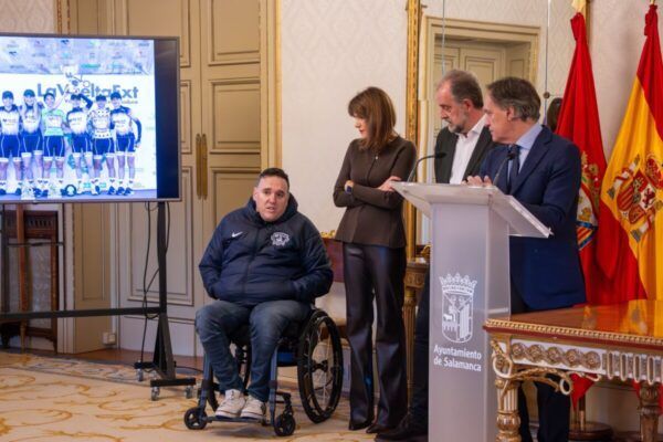 Presentación de la nueva equipación del Mirat Team en Salamanca