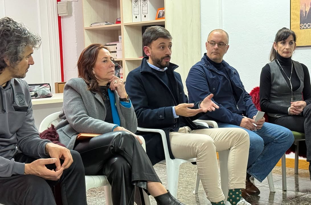 Reunión del PSOE en Villar de la Reina con ciudadanos y representantes