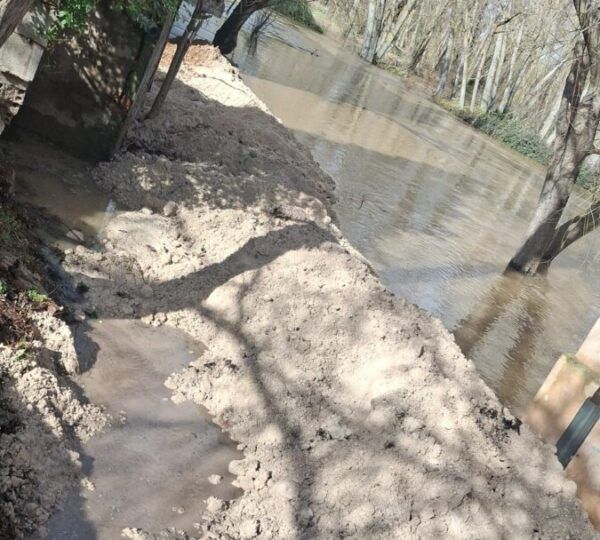 Zona del río Tormes con refuerzo de tierra para prevenir desbordamientos