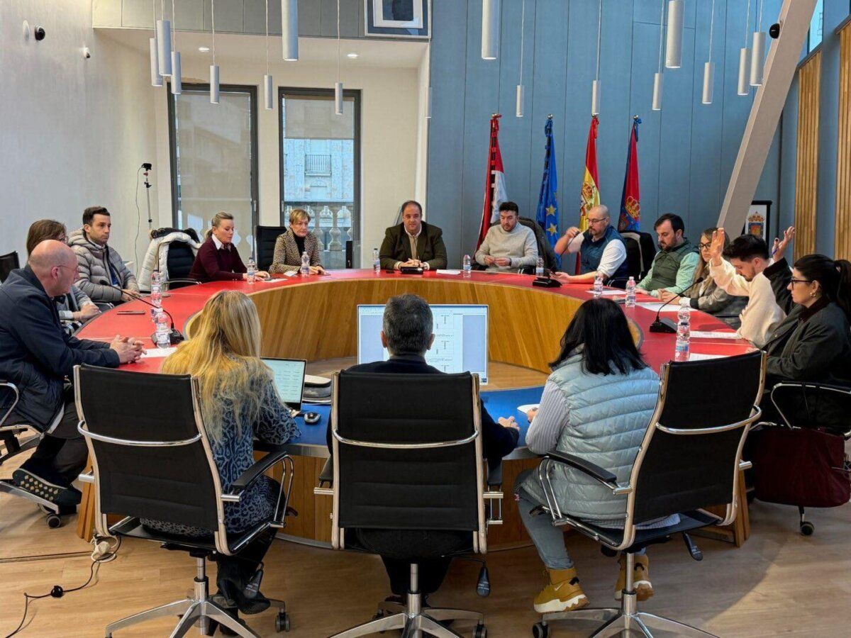 Reunión de Roberto Martín sobre el reasfaltado de calles en Guijuelo