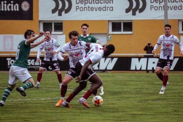 Jugadores del Salamanca CF UDS en un partido contra el Coruxo FC