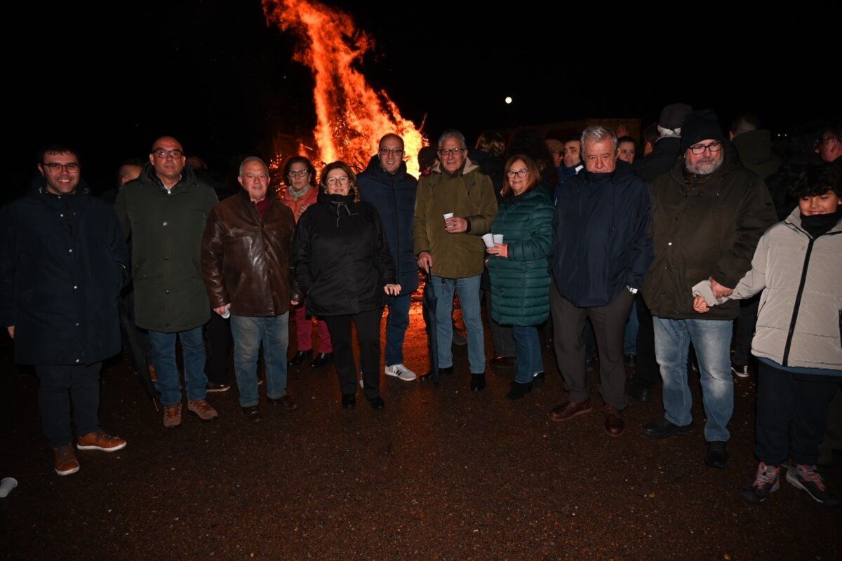 Celebración de San Blas en Ciudad Rodrigo con fuego y asistentes