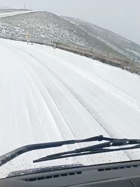 Vista de una carretera nevada en Salamanca durante un temporal