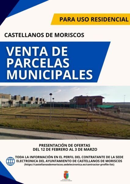 Cartel de anuncio sobre la venta de parcelas municipales en Castellanos de Moriscos