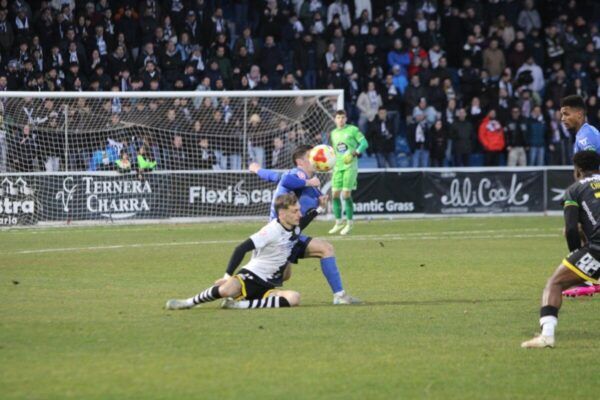 Jugadores de Unionistas CF en un partido contra Ourense CF