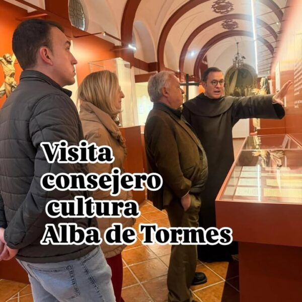 Visita del consejero de Cultura en la exposición sobre San Juan de la Cruz