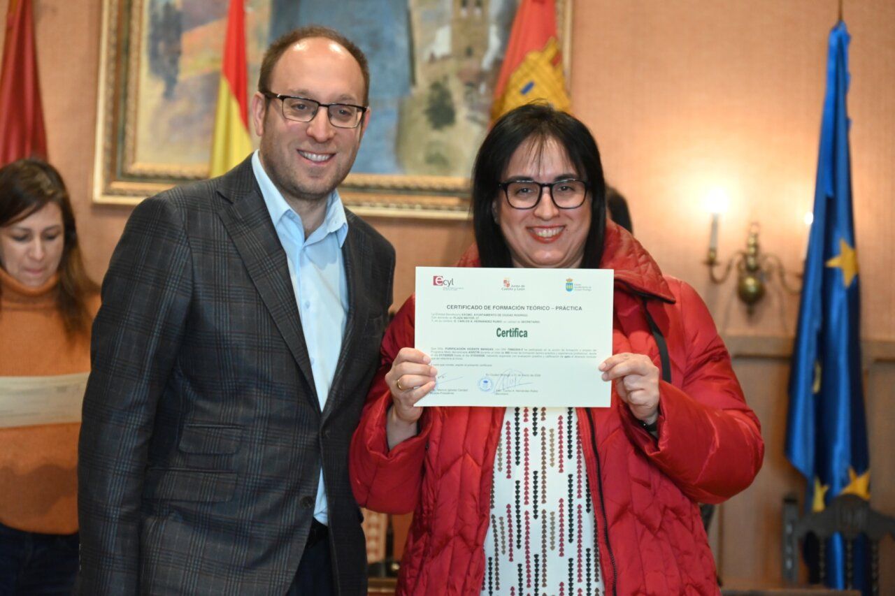 Entrega de certificados a participantes del programa de empleo en Ciudad Rodrigo.