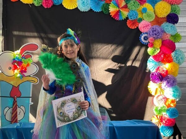 Niña disfrazada en concurso de Carnaval en Carbajosa de la Sagrada
