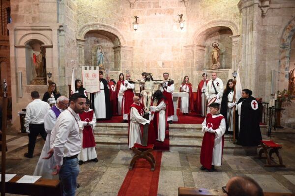 Celebración del triduo y besapiés al Santísimo Cristo de la Expiración en Ciudad Rodrigo.