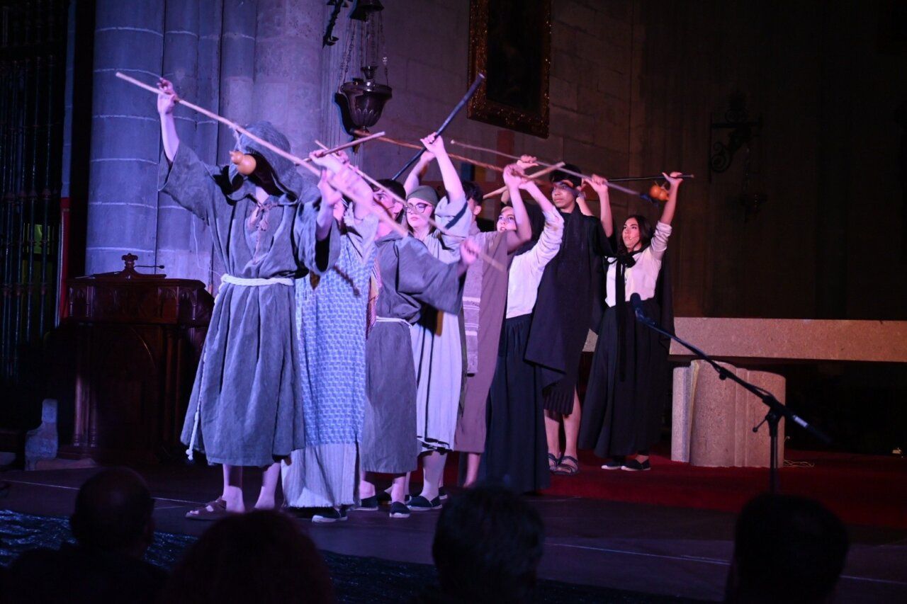 Actores representando una obra en la Catedral de Ciudad Rodrigo