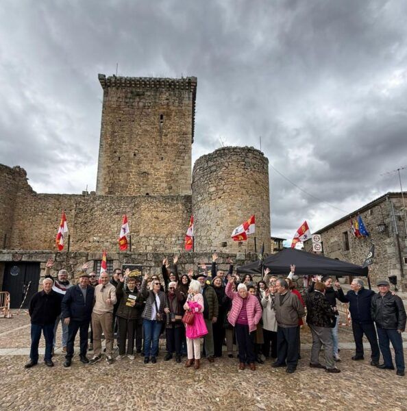 Grupo de personas celebrando el Día de la Mujer Rural en Miranda del Castañar