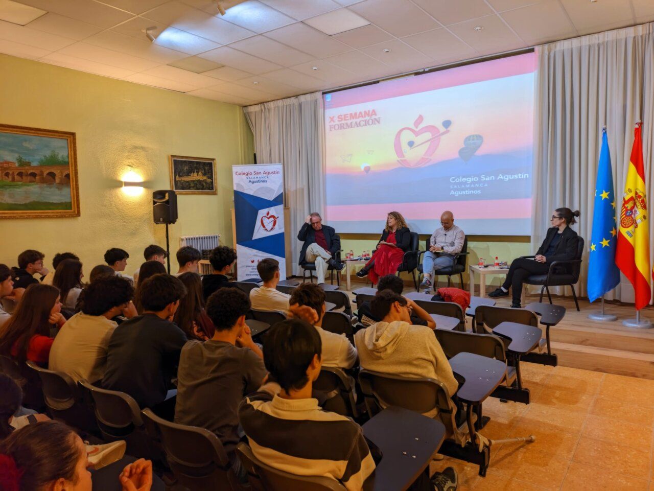 Mesa redonda en el Colegio San Agustín con estudiantes y ponentes