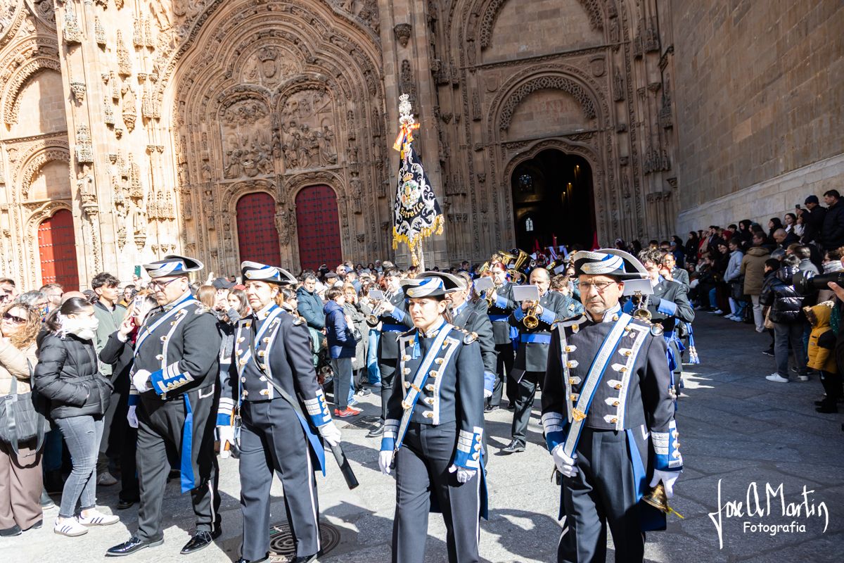 Miembros de la Hermandad de la Agonía y Perdón durante la procesión