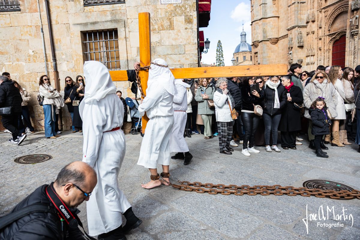 Participantes de la Hermandad de la Agonía y Perdón en Salamanca