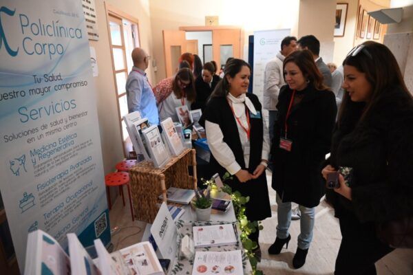 Asistentes conversando en el I Congreso Sanitario en Ciudad Rodrigo
