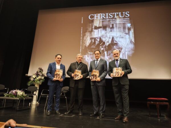 Presentación de la revista Christus en el Teatro Unicaja de Salamanca