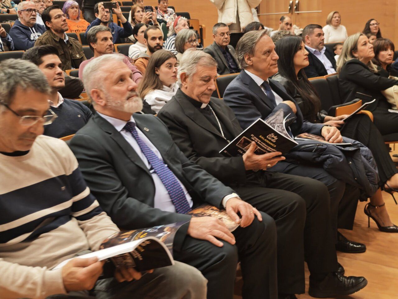 Asistentes en la presentación de la revista Christus en Salamanca