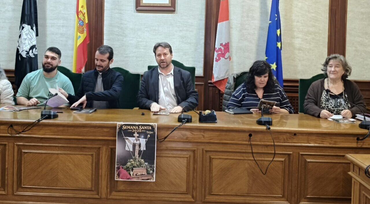 Reunión de presentación de la Semana Santa 2026 en Béjar con autoridades y cofradías.