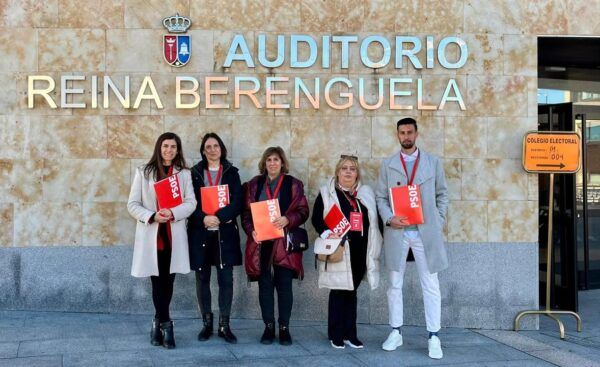 Representantes del PSOE Salamanca en el Auditorio Reina Berenguela durante la jornada electoral