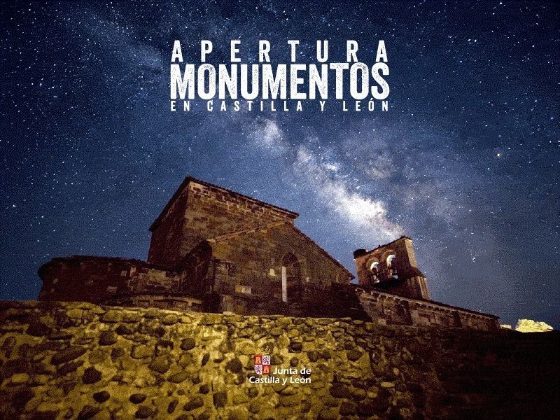 Templo iluminado bajo un cielo estrellado en Castilla y León