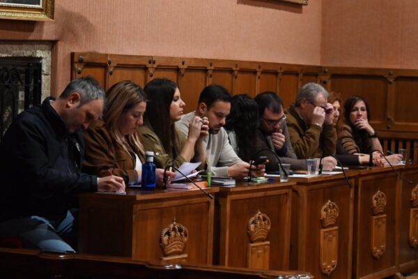 Reunión del ayuntamiento de Ciudad Rodrigo con varios concejales