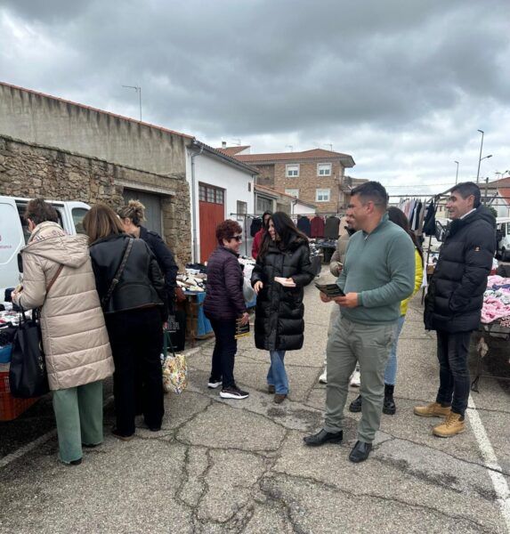 Chabela de la Torre presenta propuestas en Vitigudino