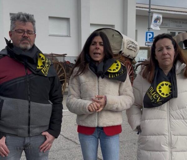 Chabela de la Torre hablando en un evento en Guijuelo