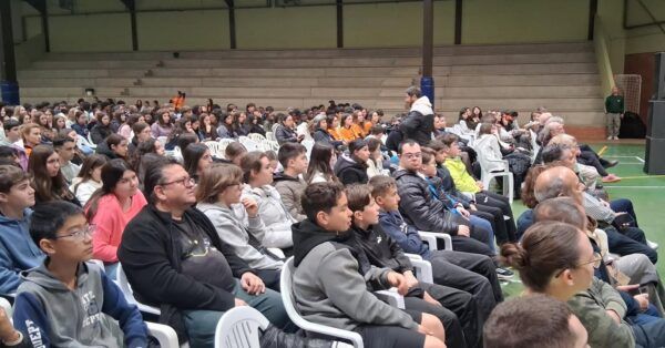 Jóvenes participando en la Feria Jóvenes Despiertos en Vitigudino