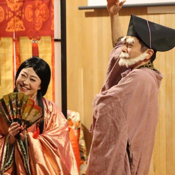Actuación de teatro de sombras en la Semana Cultural del Japón