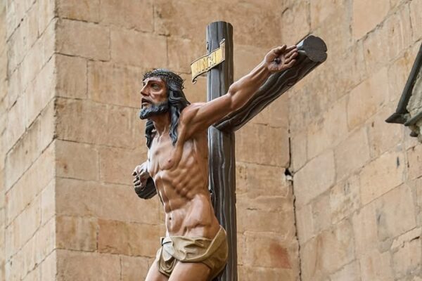 Estatua del Santísimo Cristo de la Agonía en celebración religiosa