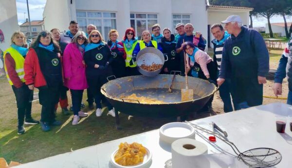 Grupo de personas celebrando la matanza típica en Francos