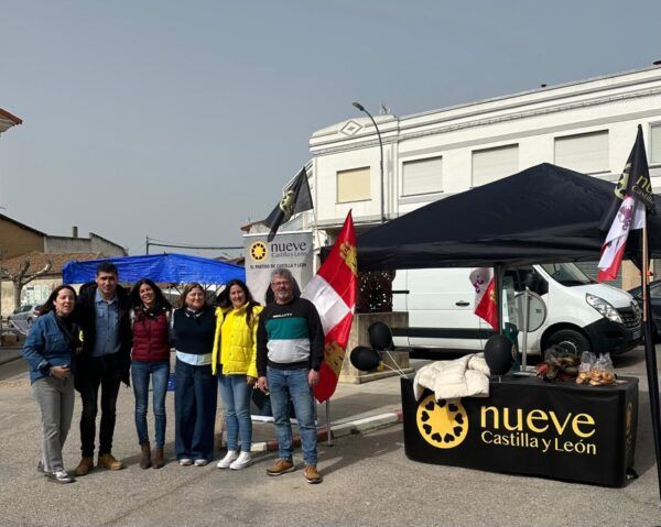Chabela de la Torre y equipo en evento en Lumbrales