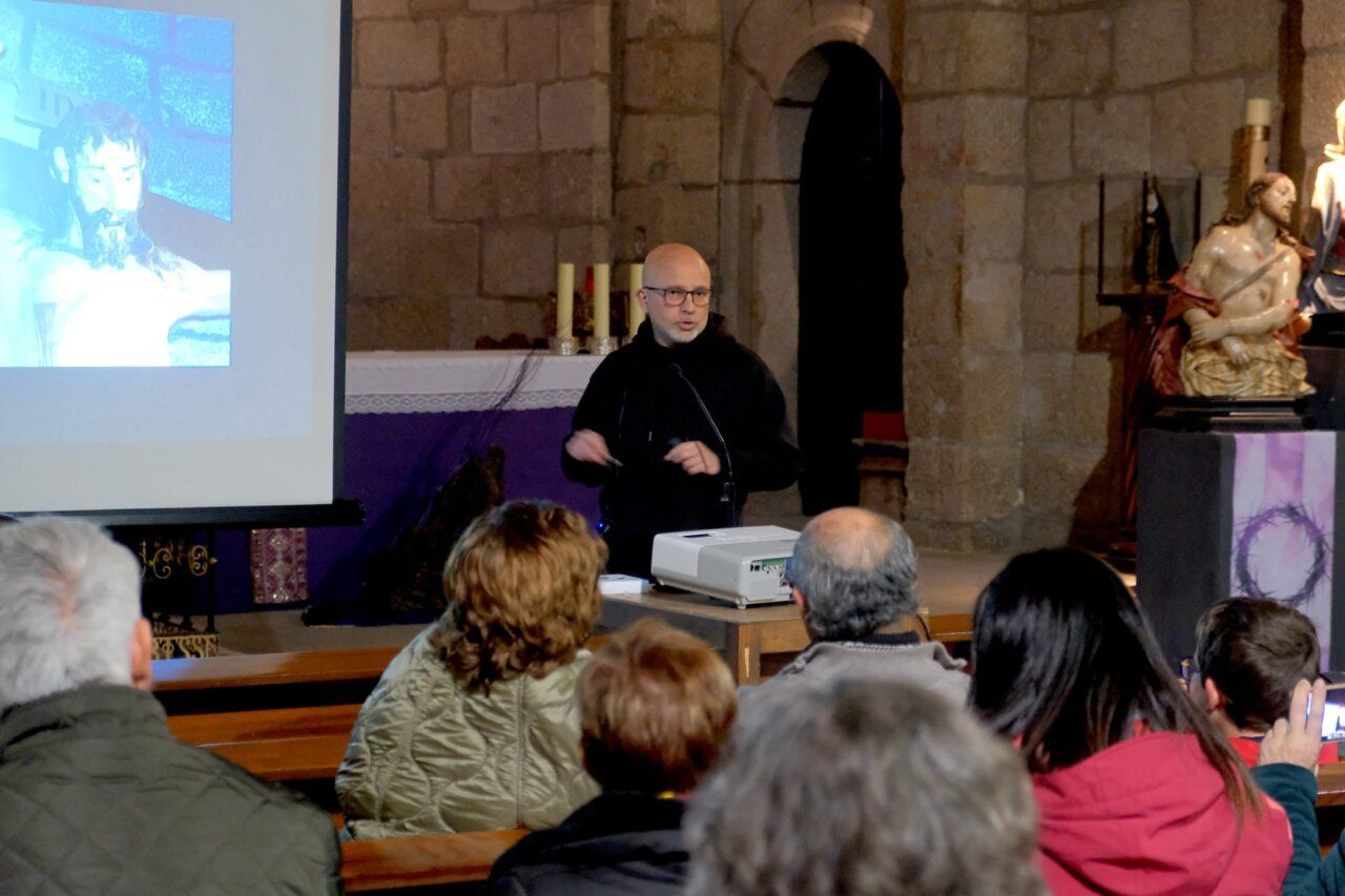 Conferencia sobre el Cristo del Amparo en Béjar con un investigador