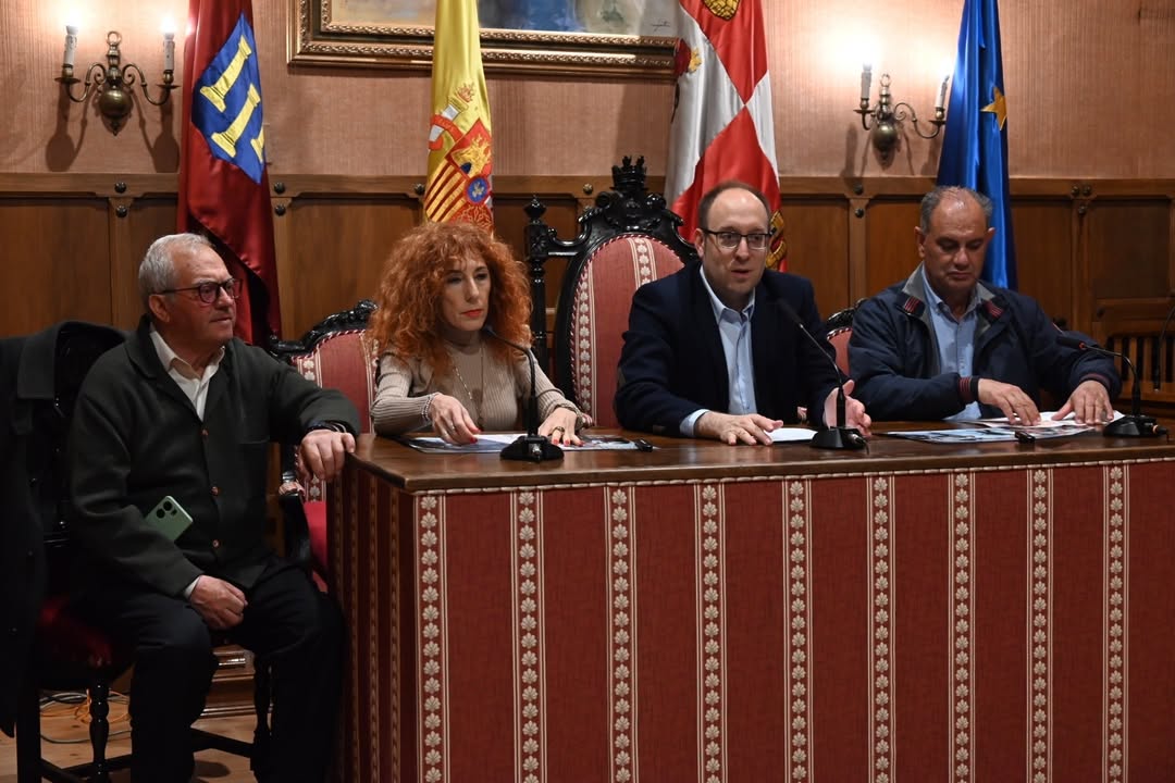 Presentación de la Fiesta de la Charrada en Ciudad Rodrigo con autoridades locales.
