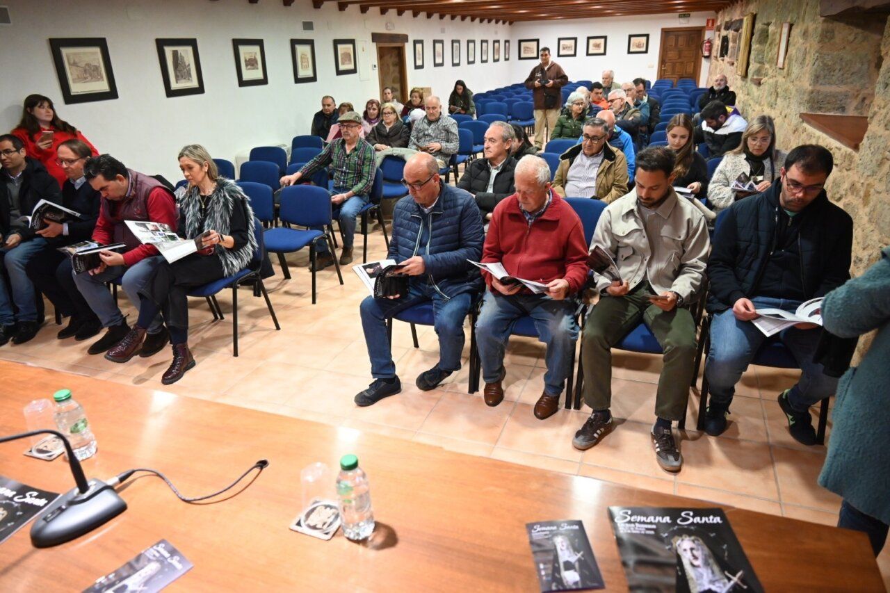Asistentes en la presentación de la revista de Semana Santa 2026 en Ciudad Rodrigo