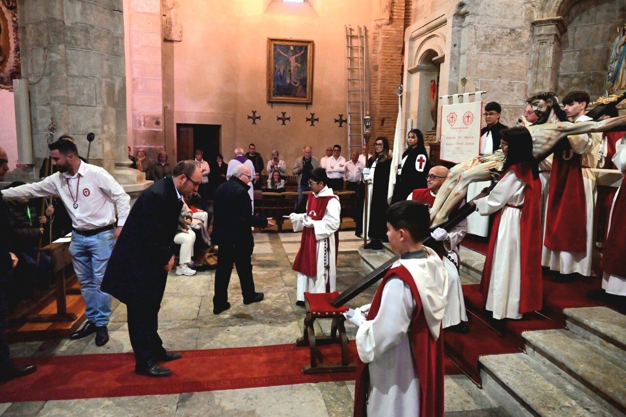 Celebración del triduo y besapiés al Santísimo Cristo de la Expiración en Ciudad Rodrigo