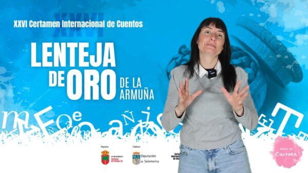 Mujer presentando el certamen Lenteja de Oro de La Armuña