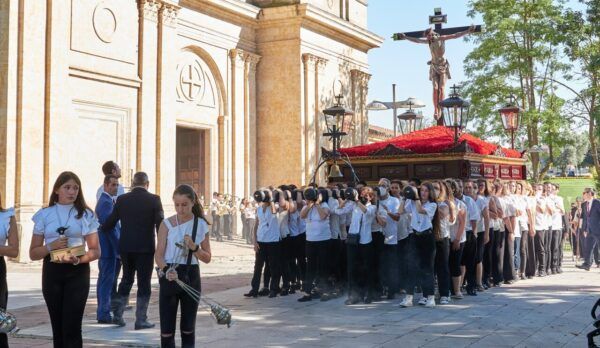 Procesión del Cristo del Amor en Salamanca durante la Semana Santa