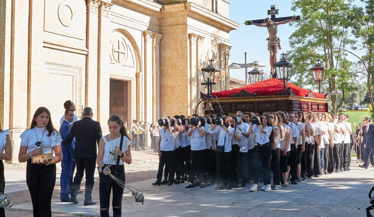 Procesión del Cristo del Amor en Salamanca durante la Semana Santa